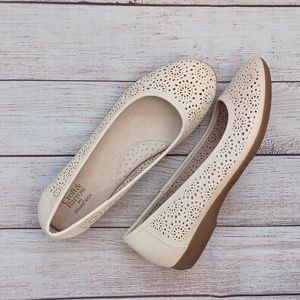 Croft & Barrow ballet flats. Cream. Woman's 8.